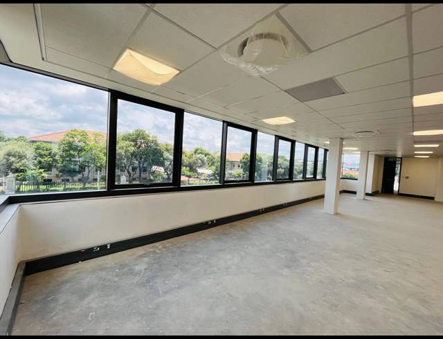 333M² OFFICE TO LET IN VORNA VALLEY
